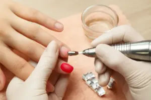 Smontare un semipermanente senza rovinare l’unghia: la guida pratica per un risultato perfetto