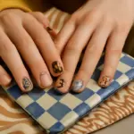 Stampa digitale e unghie corte: come scegliere i pattern che valorizzano mani piccole