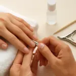 Come preparare le cuticole prima della nail art: il dettaglio che rende l’applicazione più precisa